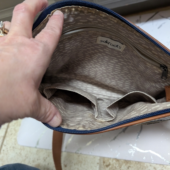 Sakroots Blue and Cream Floral Crossbody Bag - Picture 7 of 8